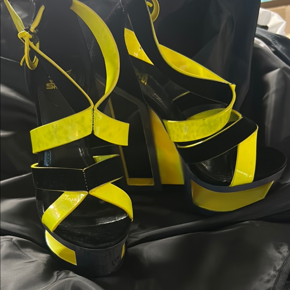 Shiekh Yellow and Black Platform Sandals